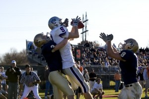 091107_FootballVSBethel_JDK002 Gl (Josh Kleven/TommieMedia)