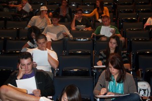 <p>A group of freshman students look over their Philosophy syllabi. (Dan Cook/TommieMedia)</p>