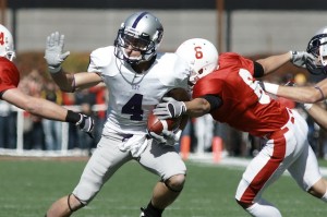 Senior wide receiver Fritz Waldvogel makes a catch against the Johnnies last year. (John Kruger/TommieMedia)