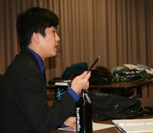 <p>Senior Matt Davidson, one of the Entrepreneurship mentors for the 200-level students, critiques his group's lemonade stand business proposal and offers suggestions. (Kelsey Broadwell/TommieMedia)</p> 