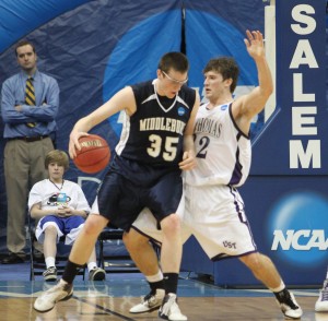 110318_MENS_BBALL_005 110318_MENS_BBALL_005