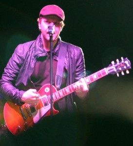 Gavin DeGraw performed at the spring concert May 14 in the Anderson Athletic and Recreation Complex field house. (Rita Kovtun/TommieMedia)