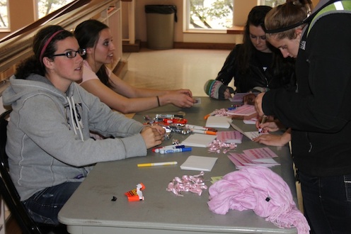 <p>Students write letters to love ones reminding them to get a mammogram. This week is Breast Cancer Awareness Week. (Tom Graves/TommieMedia)</p>