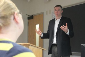 Professor John Tauer teaches his psychology course. Tauer was listed in Minneapolis/St. Paul's Business Journal's 40 Under Forty list. (Briggs Lesavage/TommieMedia)