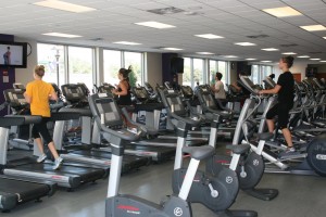 120905_AARCgrads_ St. Thomas students work out in the AARC on Wednesday, Sept. 5. This year, 2012 graduates of St. Thomas were granted extended membership to the AARC lasting for a year after their graduation. (Gabrielle Martinson/TommieMedia)