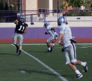 Sophomore quarterback Matt O'Connell passes to junior wide receiver Dan Noehring during practice in preparation for Saturday's contest against UW-River Falls (Ross Schreck/TommieMedia)