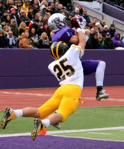 <p>Junior wide receiver Kyle Whitley catches the last touchdown of the half at O'Shaughnessy Stadium on Saturday, Oct. 6. Whitley's 9-yard touchdown reception gave the Tommies a 15-0 lead at halftime. (Rosie Murphy/TommieMedia)</p> 