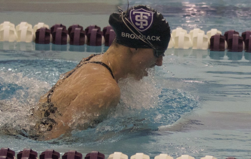 Katie Bromback swims the breaststroke during the women's 400 individual medley. Bromback placed second in the event. (Andrew Eisele/TommieMedia)