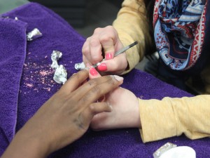 Stylist and nail technician Nicole Johnson gives junior Annette Wangongu a manicure at Estetica St. Thomas, the salon and day spa in the Anderson Student Center. Last month, the salon began offering a 30-minute Tommie manicure for $20 as part of its Beauty-on-a-Budget campaign. (Bjorn Saterbak/TommieMedia)