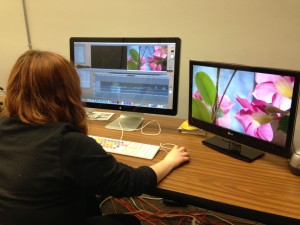 Sophomore Emily Dehart edits footage taken in her videography class to create one long video. Dehart incorporated research done by students in biology and environmental studies that will be played behind the Macalester dancers during the performance. (Zach Zumbusch/TommieMedia)