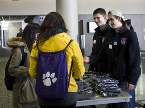Junior class senators Ryan Smith and Evan Eklund distribute mittens to Tommie Talk attendees. Smith said he hoped to educate people about Undergraduate Student Government at the event. (Grace Pastoor/TommieMedia)