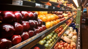 Brimming with fruits and vegetables, the shelves of Kowalski's provide shoppers with healthy options. Some off-campus students without a meal plan say they can't afford such nutritious foods. (Simeon Lancaster/TommieMedia)