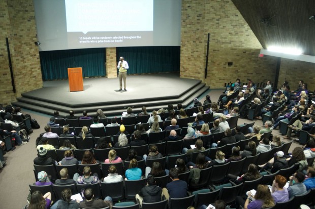 Audience members listen to a speaker during the "Islam vs. ISIS" event. The St. Thomas Muslim Student Association hosted the event Tuesday. (Noura Elmanssy/TommieMedia)