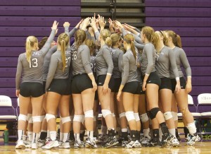 The St. Thomas volleyball team gathers before a match against St. Mary's earlier this season. The women secured their 10th consecutive NCAA appearance by defeating Augsburg Saturday. (Madeleine Davidson/TommieMedia)