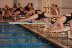 The women's team competed against Gustavus on Jan. 29 in a home meet at St. Catherine's Butler Sports and Fitness Center. (Michael Ewen/TommieMedia)