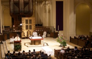 Mourners filled the Chapel of St. Thomas Aquinas for the funeral of political science chair Steve Hoffman. (Tom Pitzen/TommieMedia)