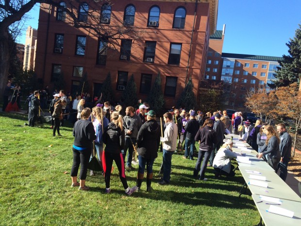  St. Thomas students from more than 30 different clubs sign in at the Student Alumni Council's Rake-A-Difference event.  More than 200 students volunteered in this semester. (Emily Coon/TommieMedia)  