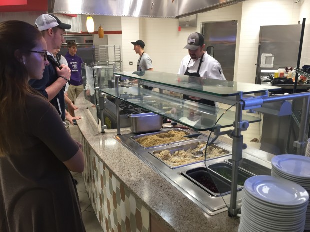The superfoods bar is a new, healthy choice for students at The View. Though it appeals to students with specific dietary needs, students of all kinds enjoy the healthy option. (Kassie Vivant/TommieMedia) 