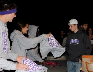 <p>STAR members tried to hand out the sweatshirts as quickly as possible to keep the line moving. (Ariel Kendall/TommieMedia)</p>