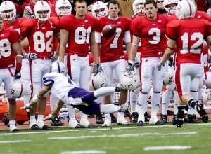 <p>Fritz Waldvogel dives for a ball during last year's game in front of a line full of Johnnies. (Aaron Hays/TommieMedia)</p>