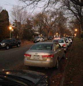 Students park their cars close to campus along Selby Avenue. The city will temporarily block off parking on several roads near campus the week of Nov. 17 for street sweeping (Lauren Smith/TommieMedia)