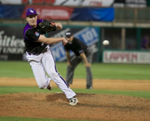 Pitcher Greg Clute hurls a pitch to home plate against Wisconsin-Whitewater during the NCAA Division-III Championships last season. The Tommies will see the No. 1 ranked Warhawks again on March 25. (Jacob Sevening/TommieMedia)