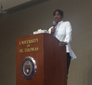 Jackie Joyner-Kersee speaks in Woulfe Alumni Hall Thursday. Joyner-Kersee is a retired American athlete who participated in the long jump and heptathlon events in four Olympic games. (Lauren Andrego/TommieMedia)