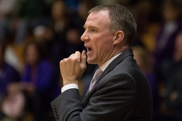 Coach John Tauer motivates the Tommies from the sidelines. Tauer spoke at the Nike Basketball Clinic in Ohio this month. (Jake Remes/TommieMedia) 