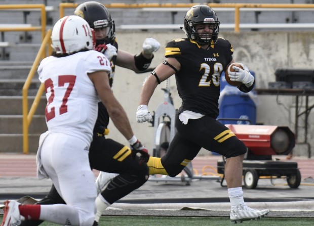 Devon Linzenmyer races for a 72-yard touchdown to put Wis.-Oshkosh ahead 24-14 in the fourt quarter Saturday against St. John's. (@UWOshkoshTitans)