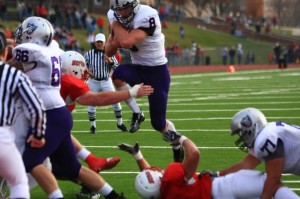 Junior running back Ben Wartman and St. Thomas' top notch run game need to find holes in Coe College's stout defense that gives up just 97 rushing yards per game. (John Kruger/TommieMedia)